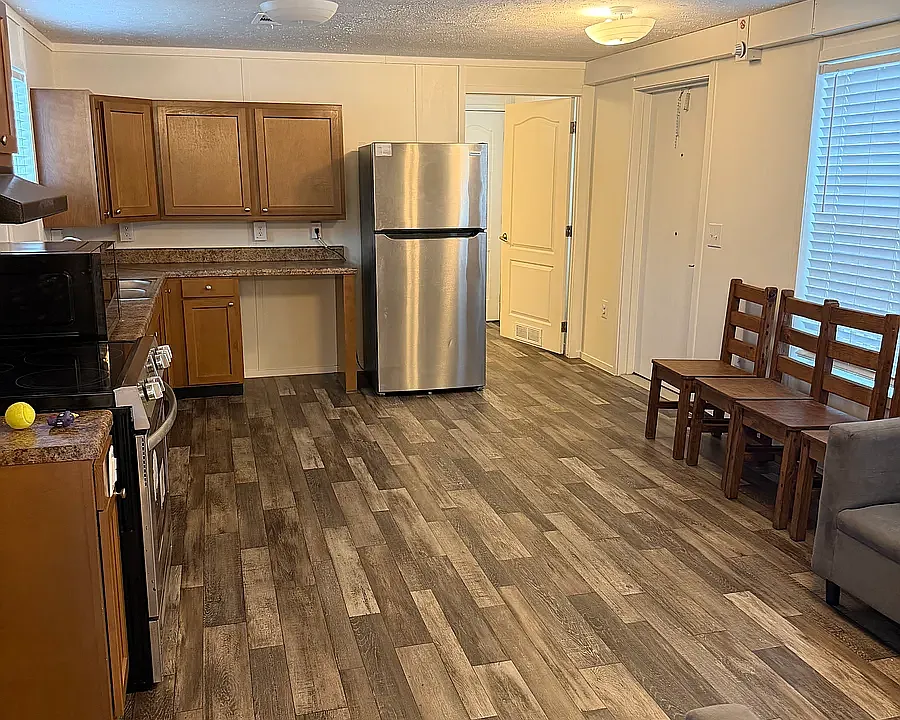 843 Baker Ave #3