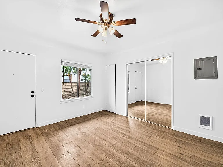 636 Linden Ave — Photo 3