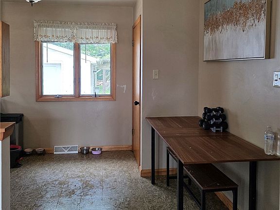 5th image of 77 Isabella Dr
