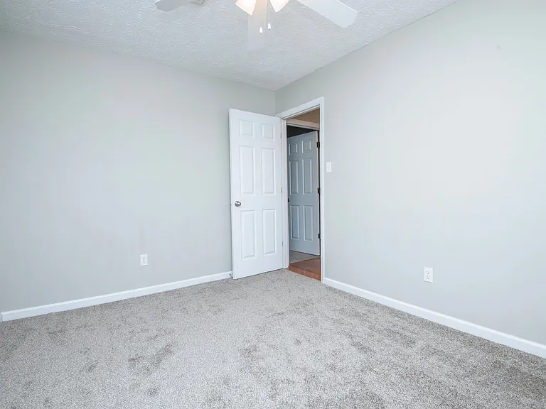 8816 Mill Run Dr — Photo 28
