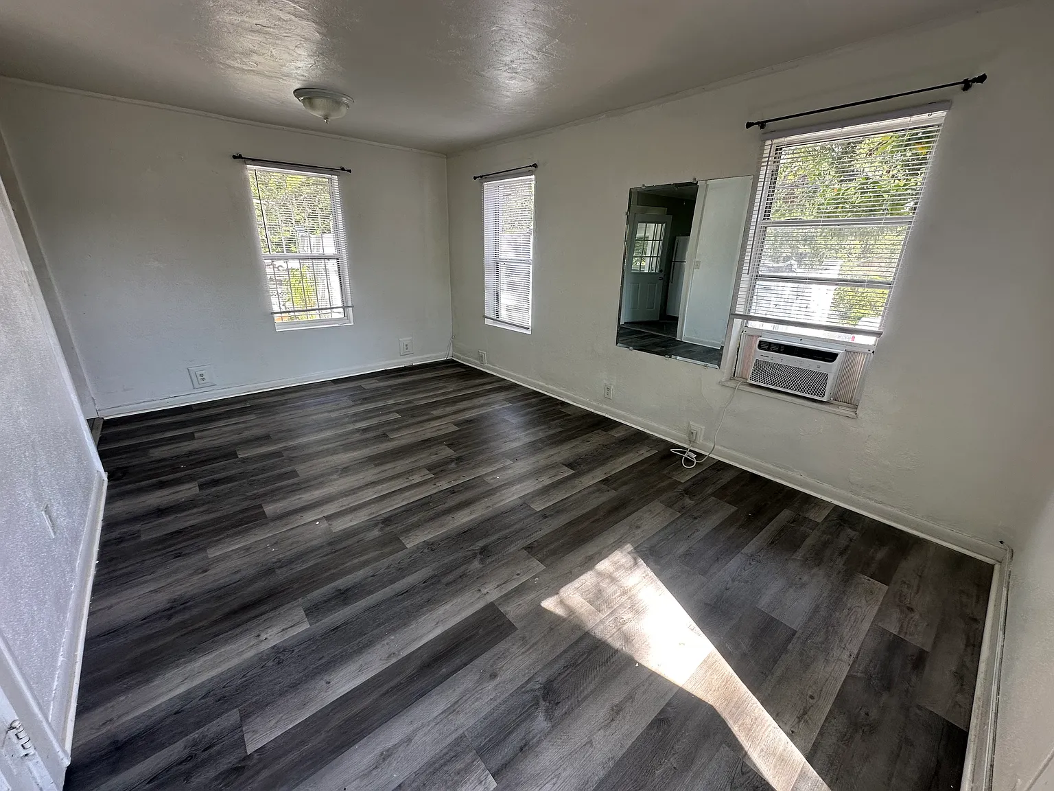 Studio, 450 sqft, $1,150 — Photo 4