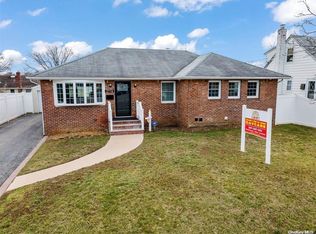 3116 N Jerusalem Rd, Wantagh, NY 11793