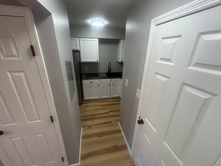 4 S Franklin St #B — Photo 6