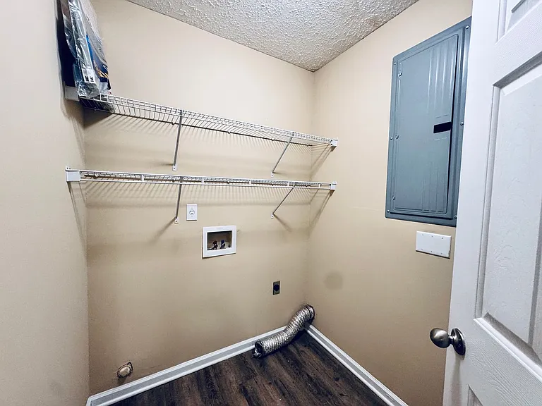 802 Middle St — Photo 7