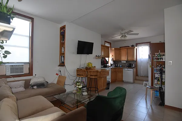 Rented by Triplemint | media 25