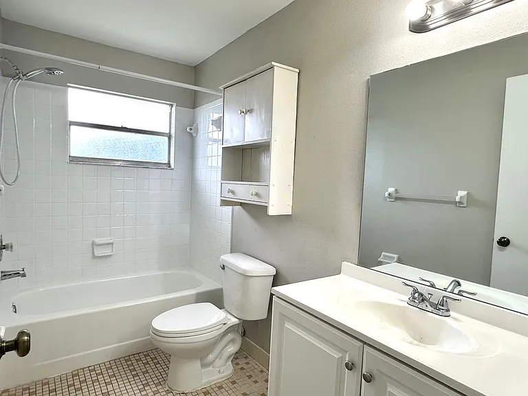 1767 Leo Ln S — Photo 11