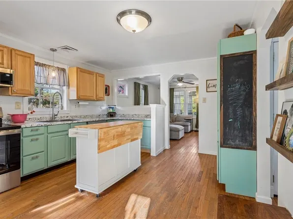 3125 Browns Bay Rd, Hayes, VA 23072