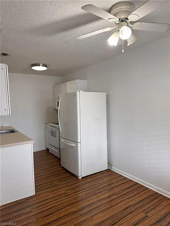 2 bed, 2.0 bath, 886 sqft, $1,600 — Photo 3