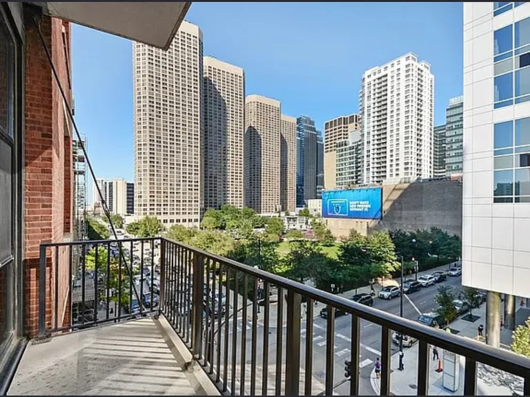 210 S Desplaines St #207 — Photo 10