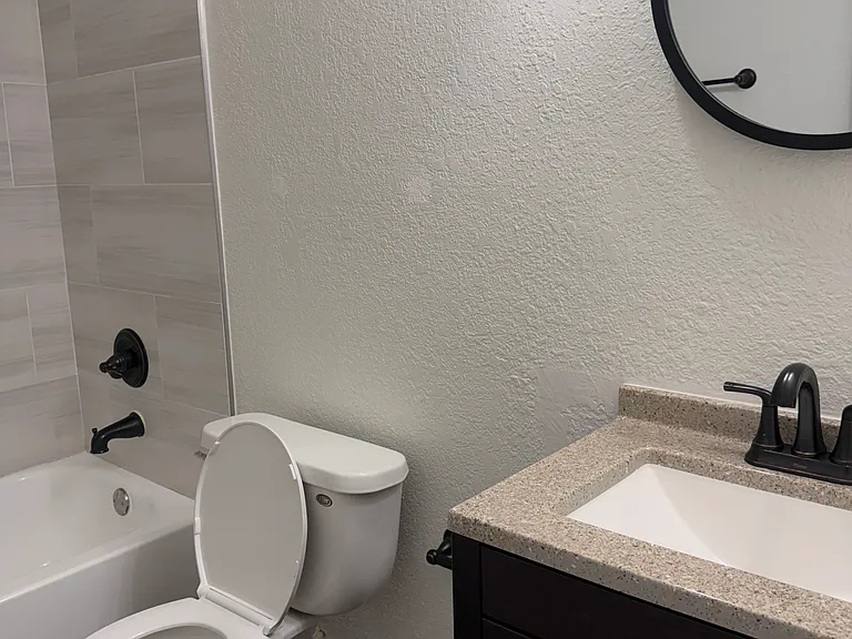 1077 Washington Cir #A — Photo 6