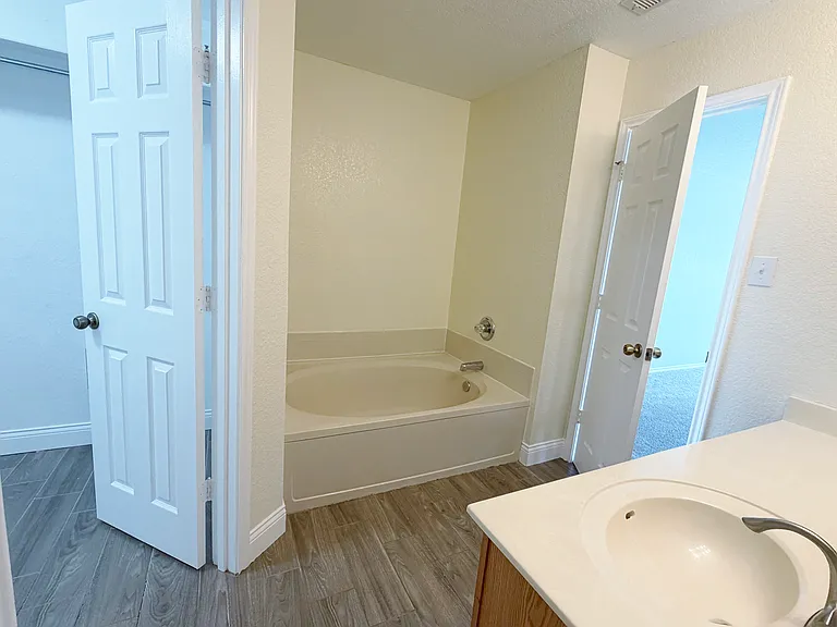 847 Quitman Oak — Photo 30