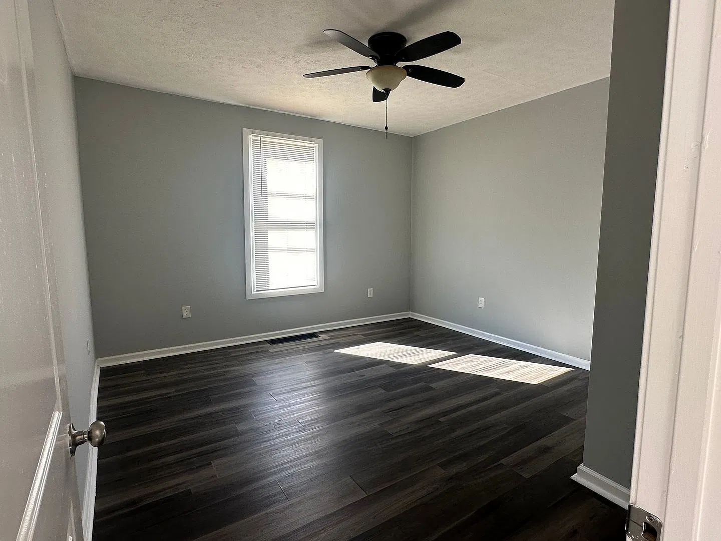 2 Bedroom 1 Bath House Single Level Close To Route 4 And Downtown — Photo 4