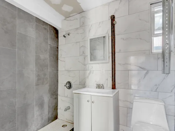 22-17 Collier Avenue image 9 of 20