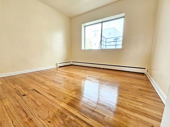 3rd image of 100 Mill Rd APT 18