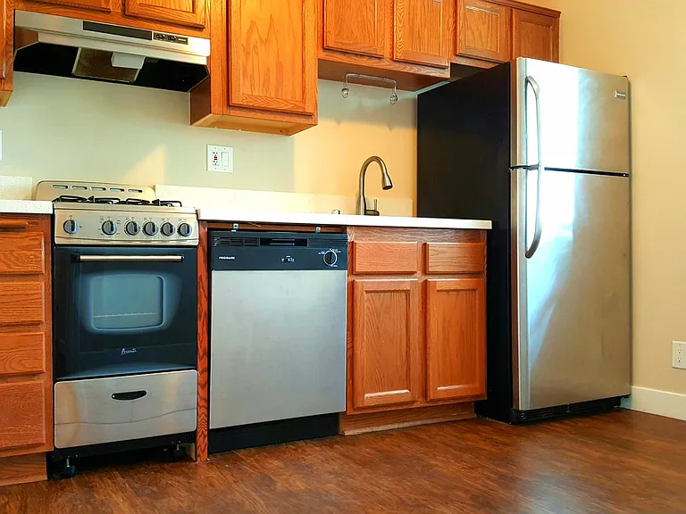 602 Hopkins Ave #602 — Photo 1