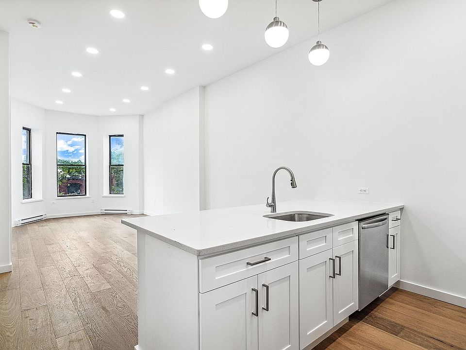 1st image of 256 6th Ave APT 3