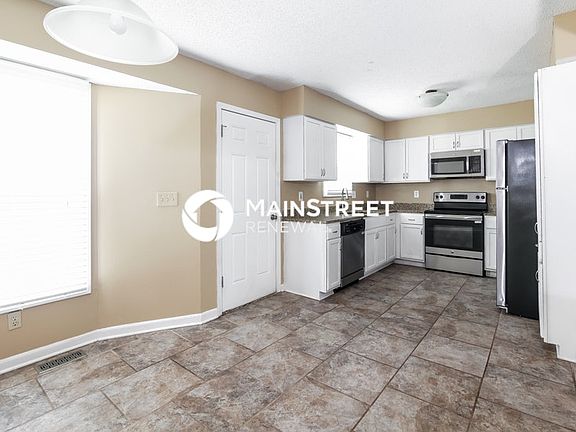 5th image of 216 W Heritage Dr