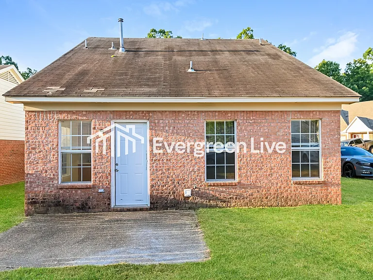 9828 Maggie Woods Ln — Photo 15