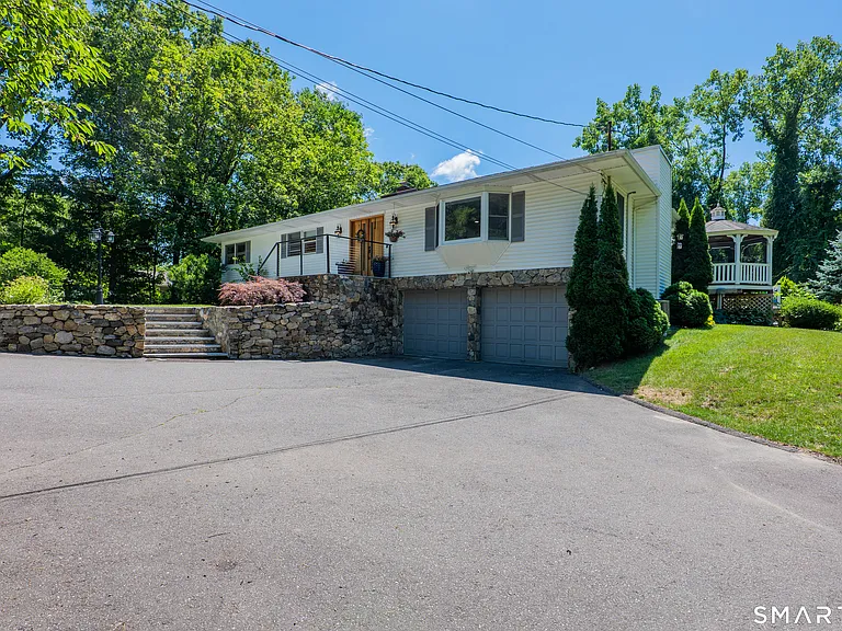 15 Farrell Rd — Photo 4