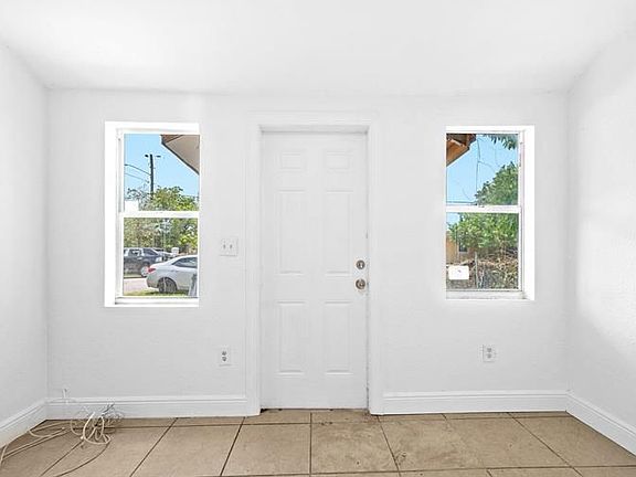 5th image of 10805 NW 10th Ave #1