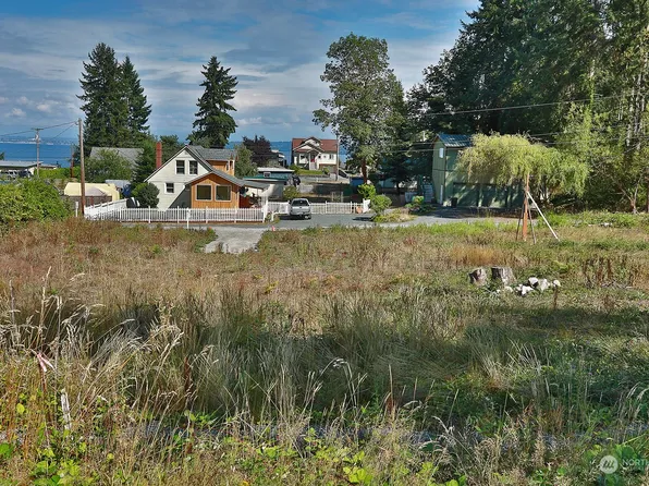 6880 Helena Street, Clinton, WA 98236