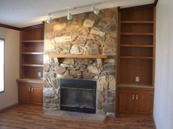 3rd image of 8125 Bloomsbury Cir