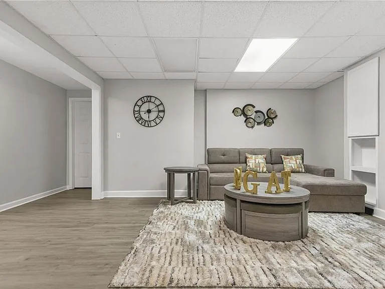 9800 Foxworth Dr — Photo 32