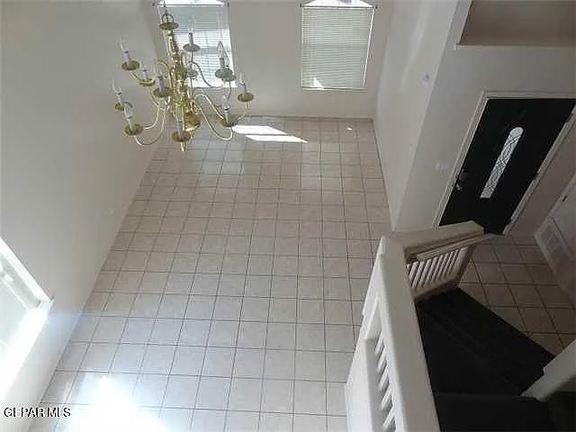 7481 Umbria Dr — Photo 4