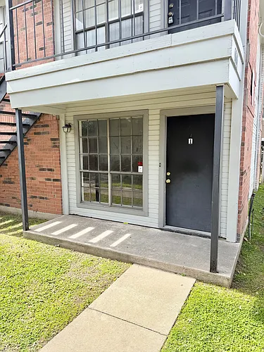 2221 Stella St Photo 1