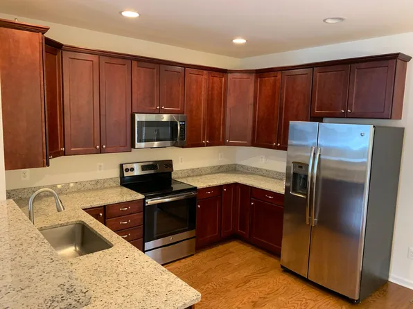 135 Longwood Dr, Charlottesville, VA 22903