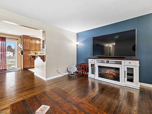 5th image of 26948 Adele Ln