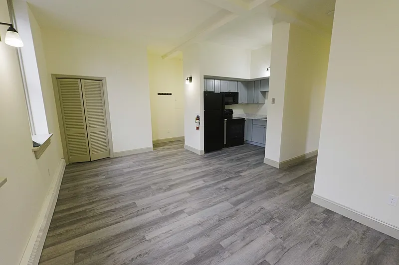 5 bed, 2.0 bath, $5,300 — Photo 3