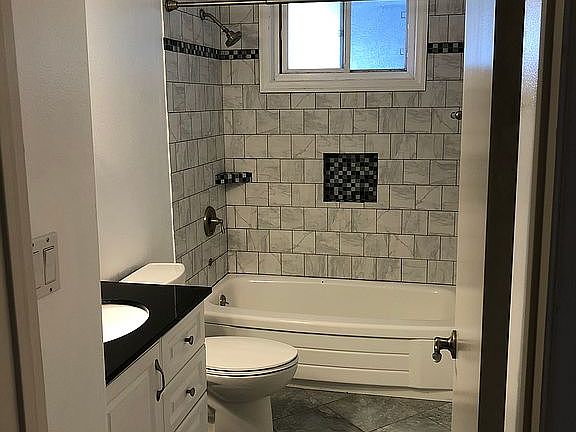 Full Bathroom 1