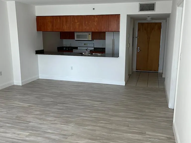 1200 Brickell Bay Dr #2621 — Photo 2