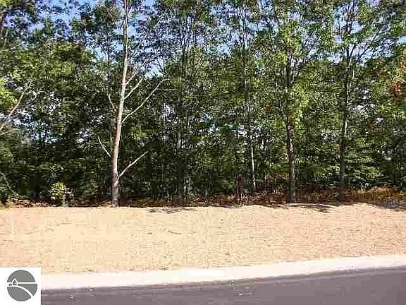 3rd image of 3184 Winchester Dr