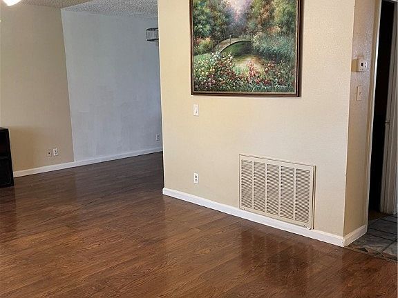 4th image of 158 Greenbriar Townhouse Way