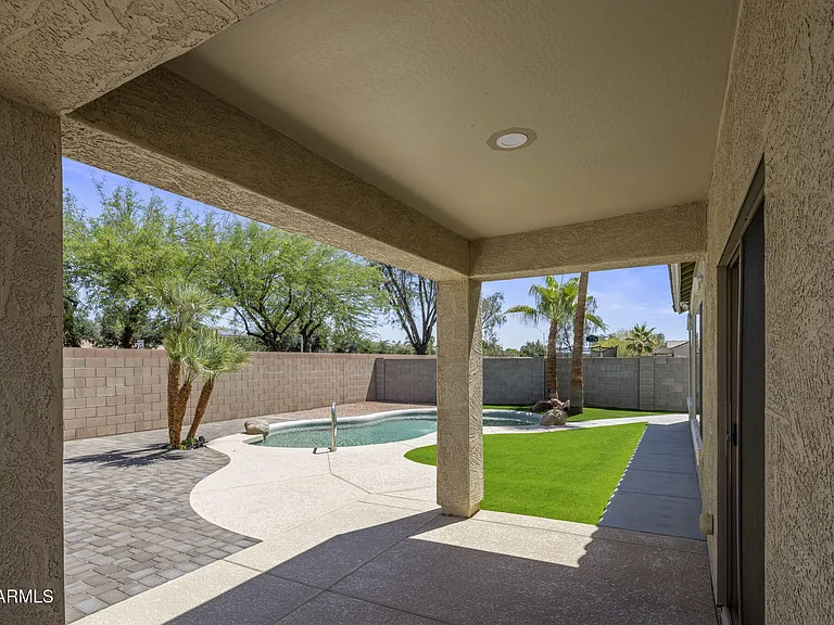 17862 W Caribbean Ln — Photo 24