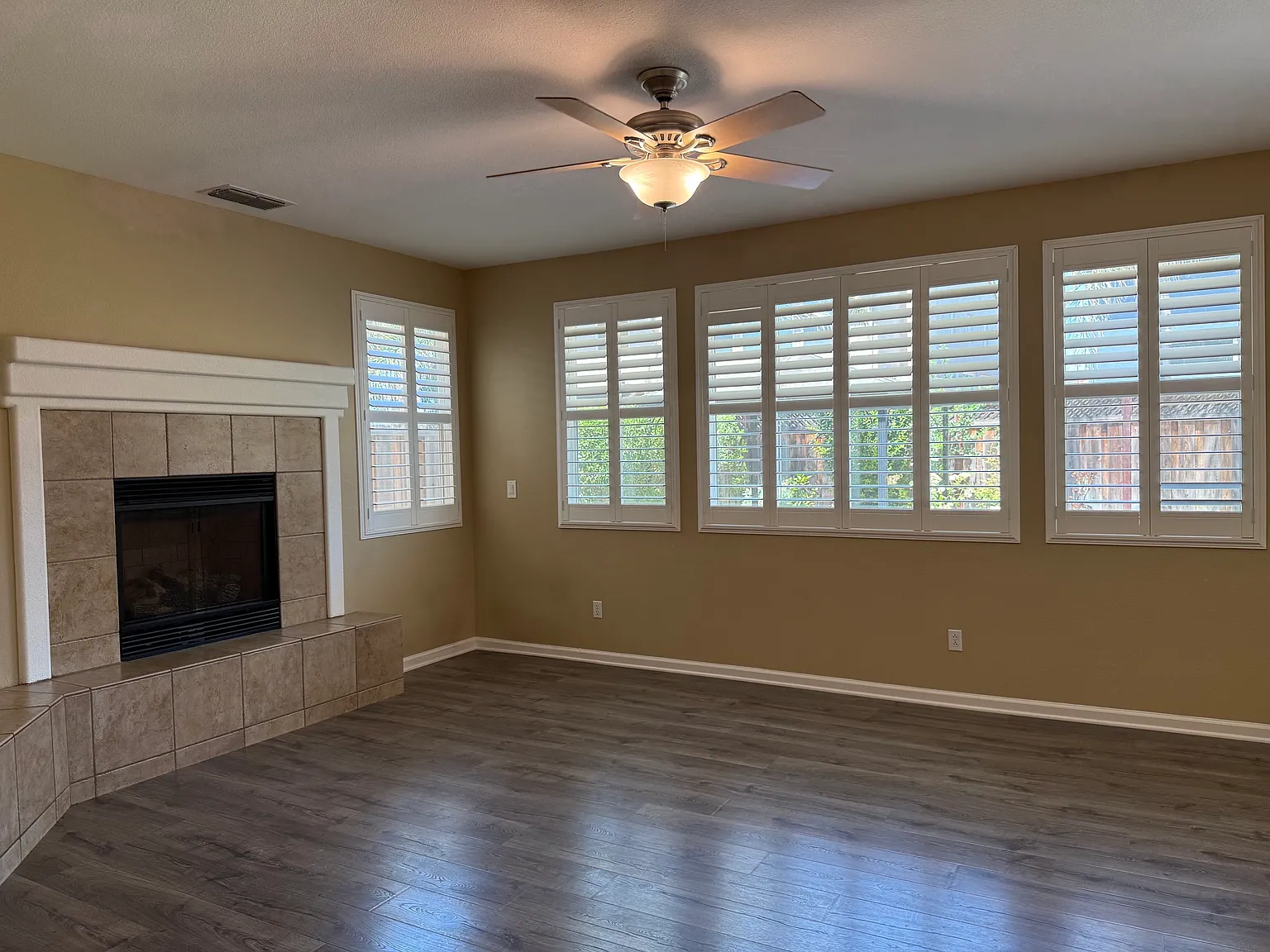 3 bed, 2484 sqft, $3,500 — Photo 3