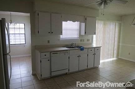 Kitchen
						:
						Sink and Dishwasher