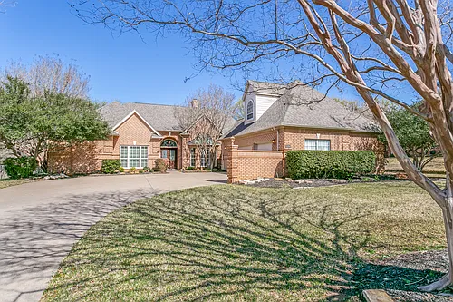 1015 Brazos Dr Photo 1