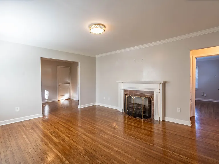 1341 S Erie Ave — Photo 3
