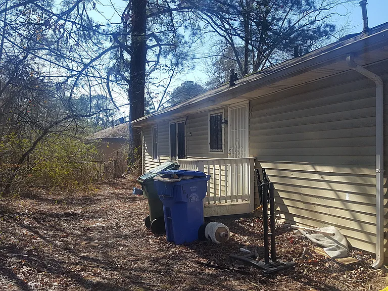 1647 Bridgeport Dr NW — Photo 3