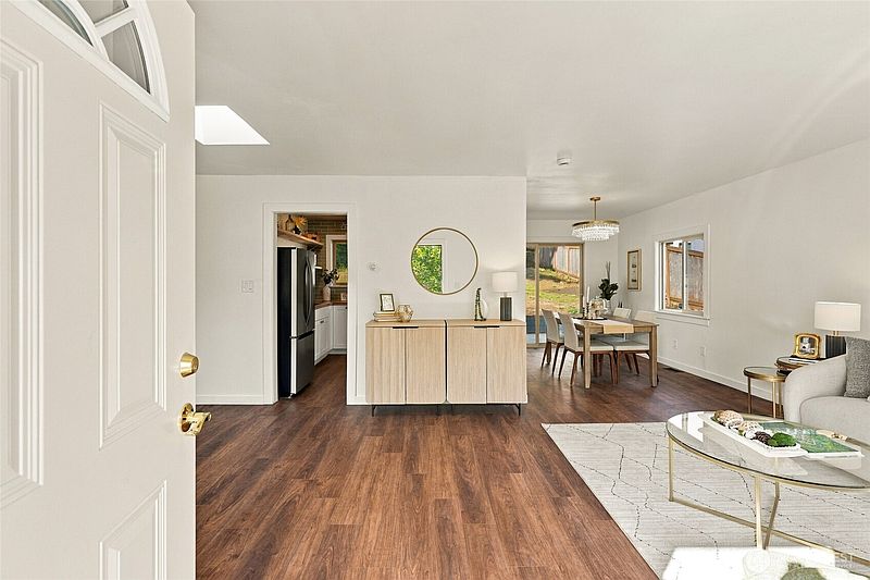 2nd image of 10233 8th Avenue SW