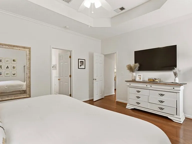 2300 Amberley Woods Trce — Photo 34