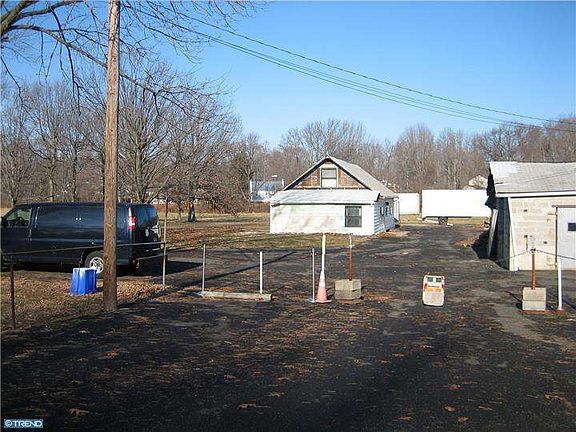 3rd image of 2801 E Ave