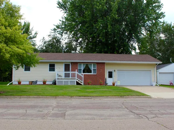 419 1st St NW, Blooming Prairie, MN 55917