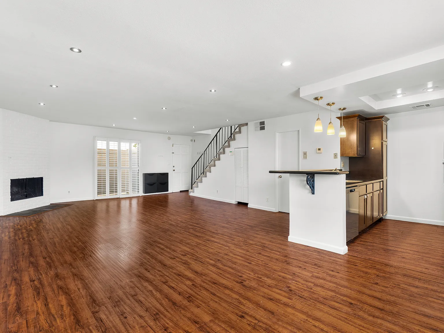 2 bed, 2.5 bath, 1232 sqft, $3,200 — Photo 3
