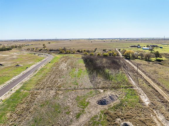 3rd image of 15168 Planeview Dr