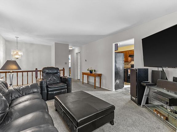 4th image of 4445 Erie STREET