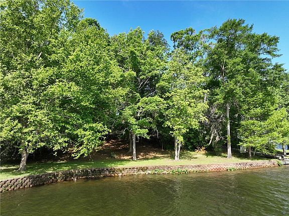 2nd image of 76 Woodland Dr